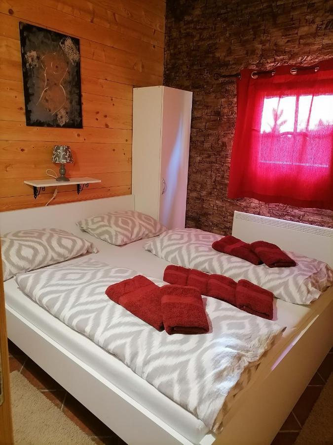 Pobegi Apartma Suzy מראה חיצוני תמונה