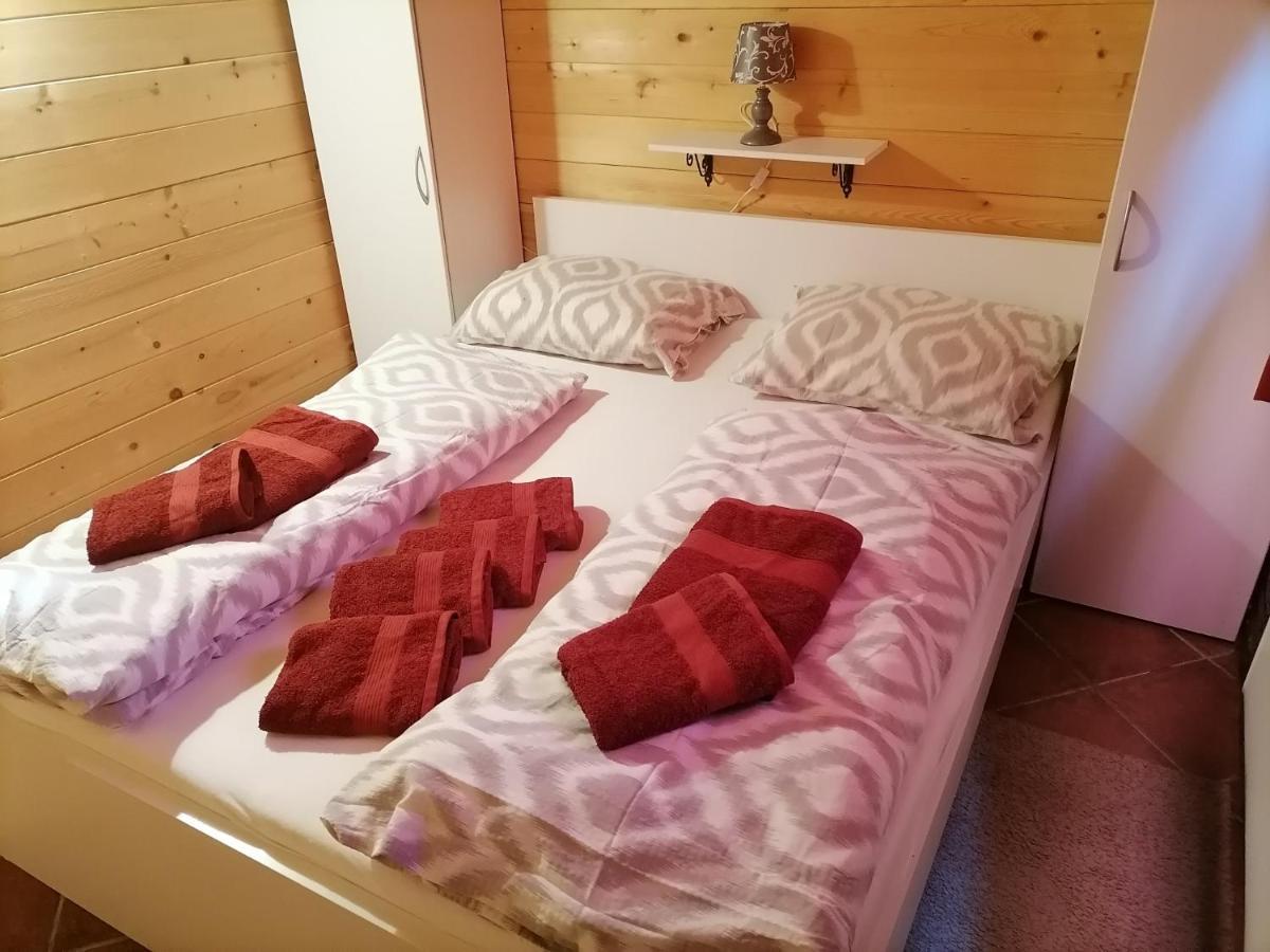 Pobegi Apartma Suzy מראה חיצוני תמונה